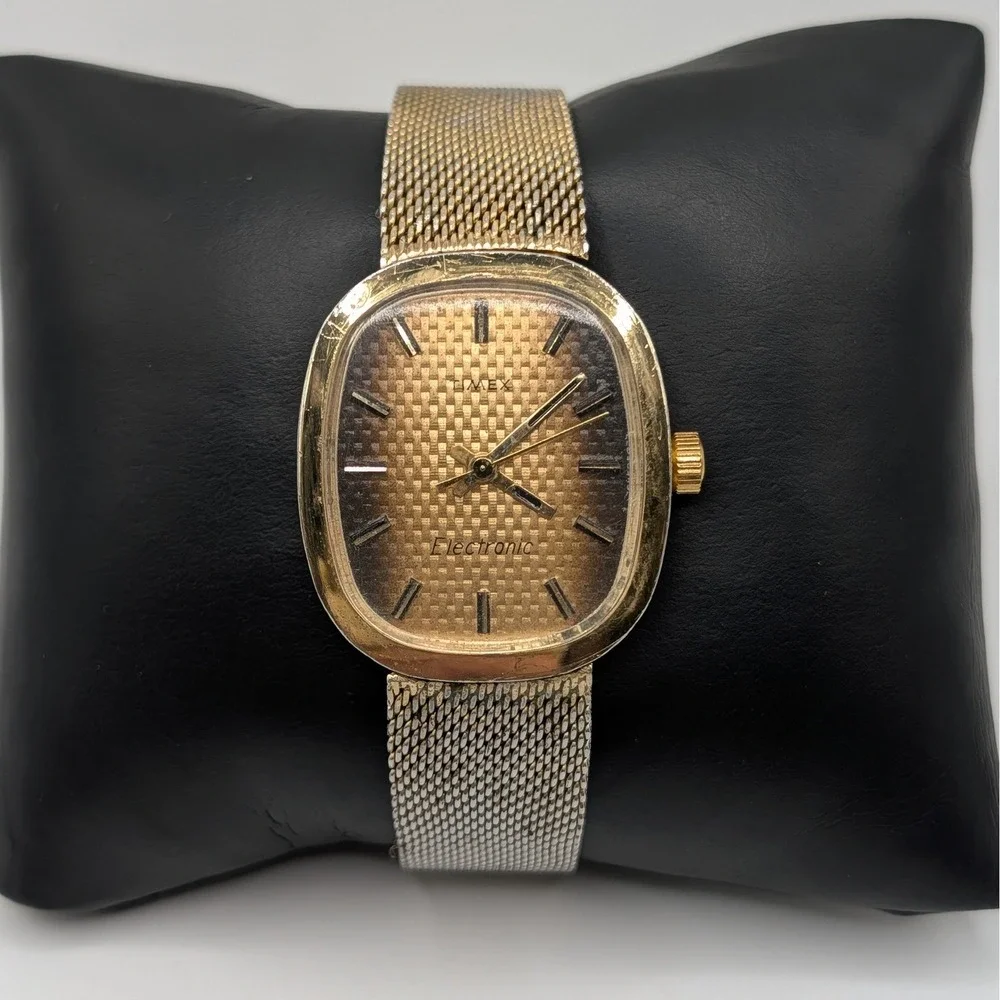 Timex Electronic Vintage Cushion Case Watch Tiger Eye Style Gold Tone Mesh 29mm